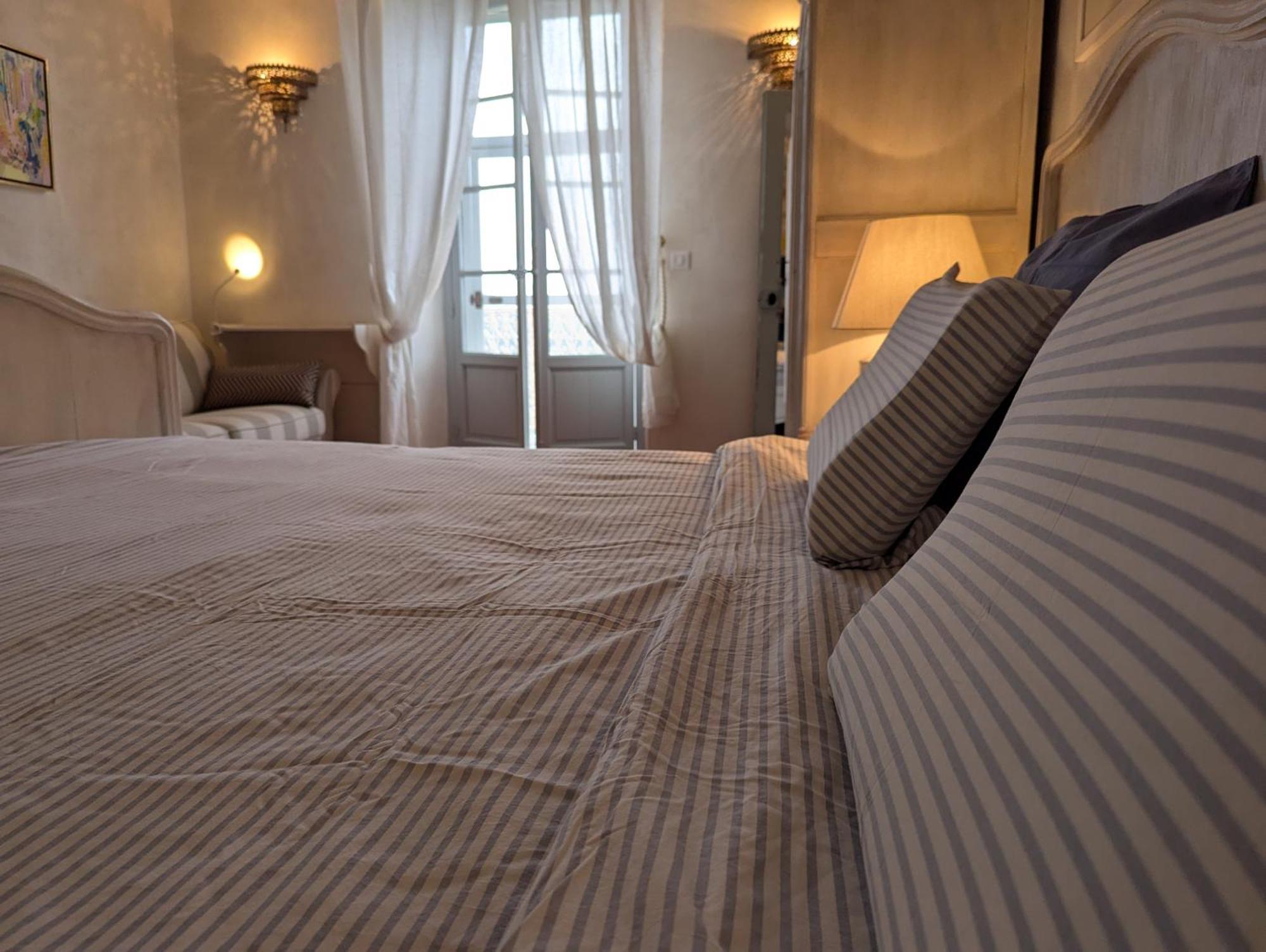 Les Chapeliers Bed & Breakfast Claviers Exterior photo